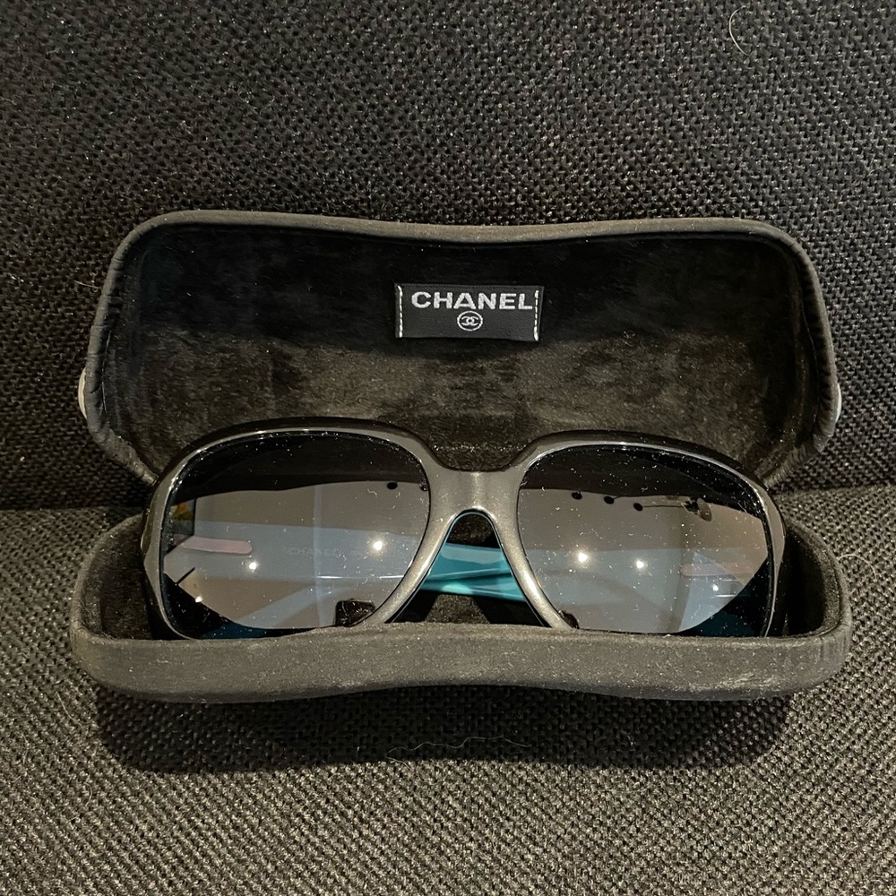 PREOWNED VINTAGE CHANEL BLACK TURQUOISE SUNGLASSES